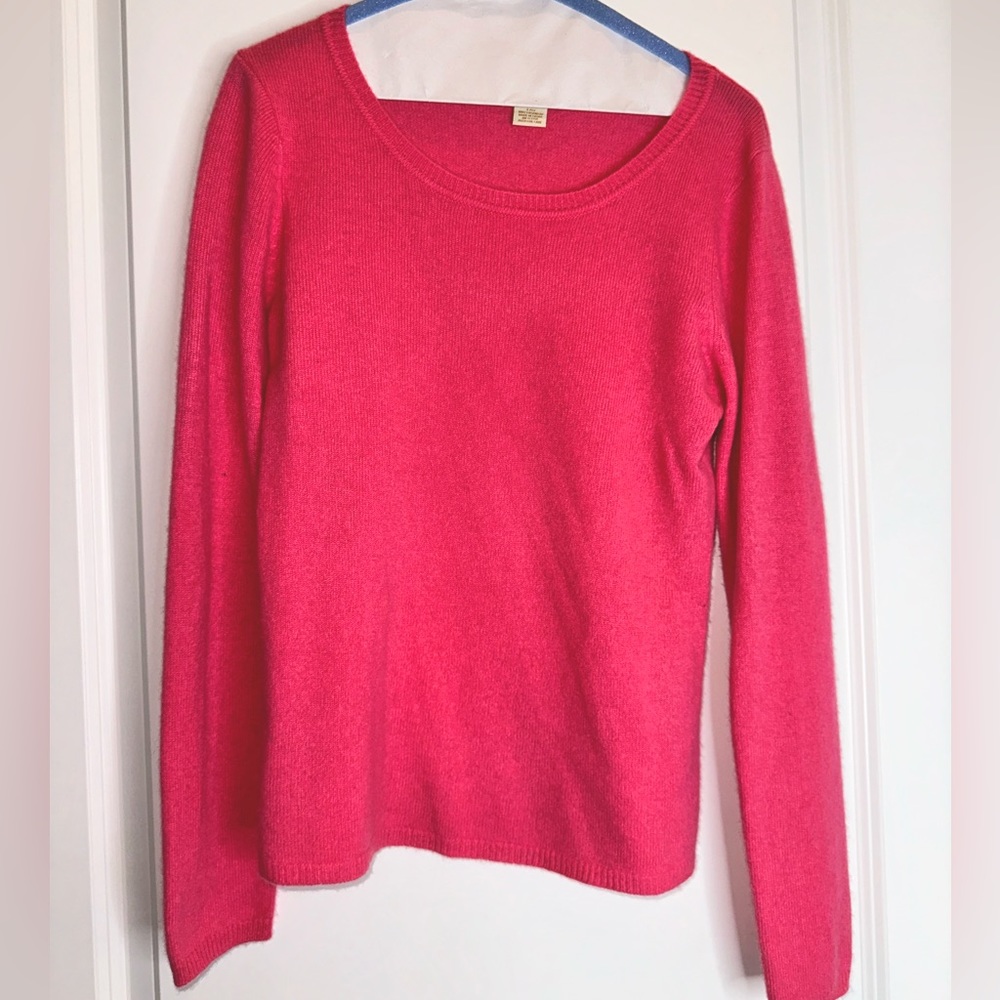 100% pink cashmere crewneck sweater